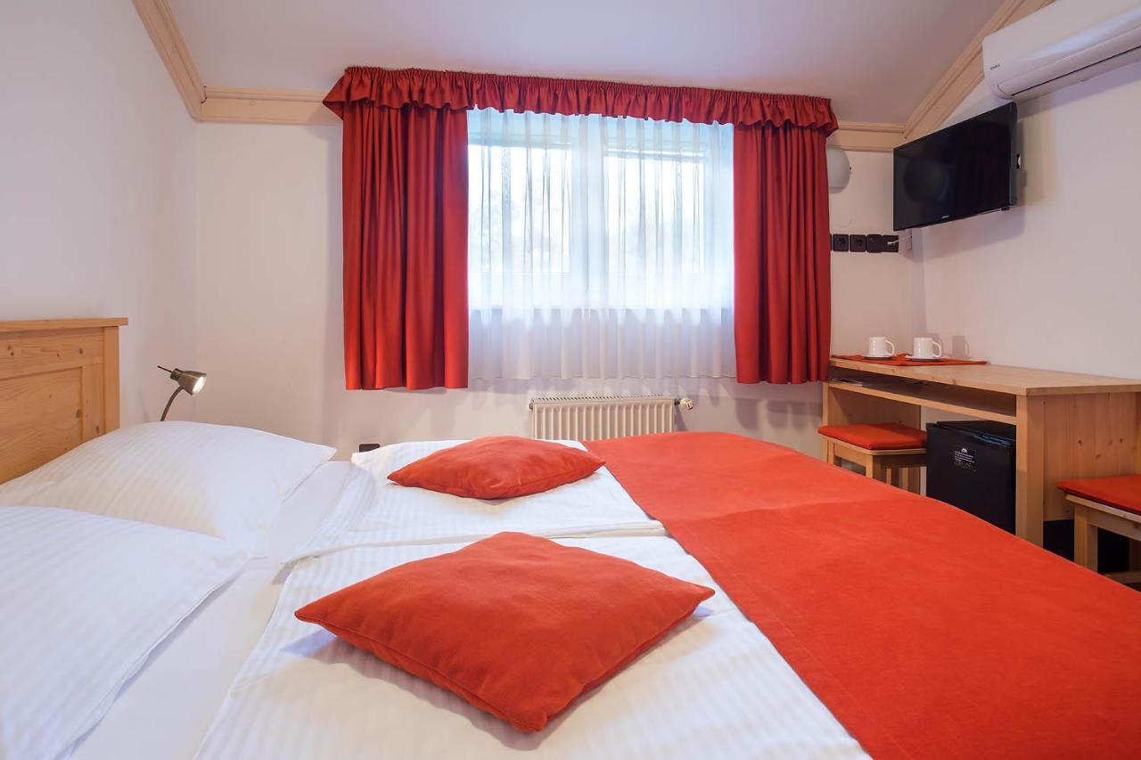 Alp Pension Bled Bagian luar foto